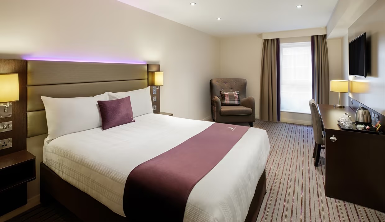 Premier Inn Bedroom in Swindon