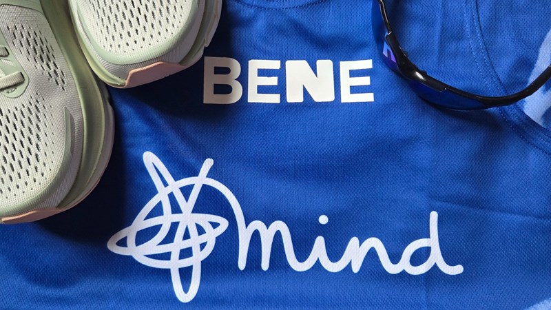 A mind running shirt with Bene's name, some trainers and a pair of sunglasses